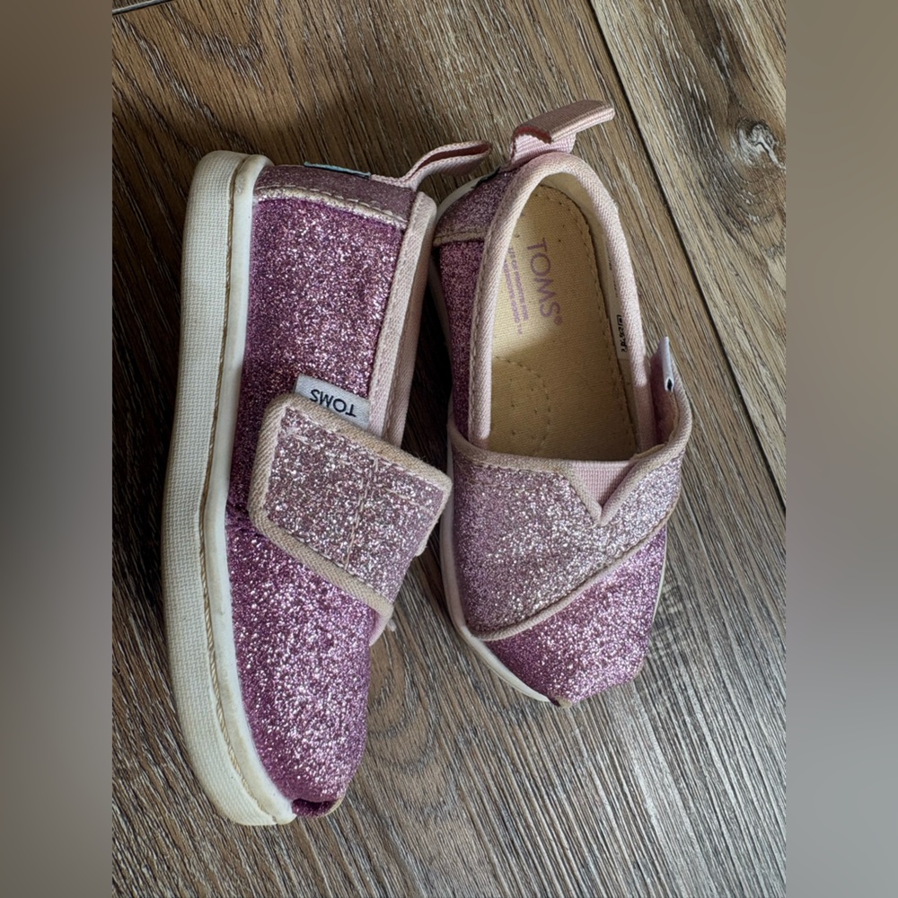 Toms Kids Glitter Slip-On Sneakers in Rose Pink 5C